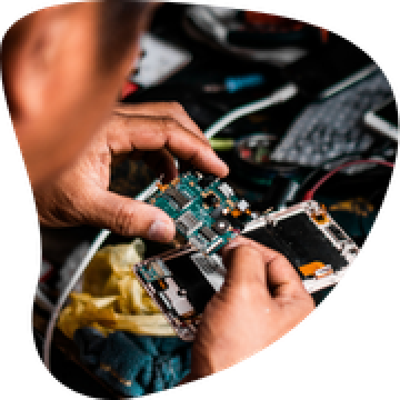 Technicien en maintenance de cartes électroniques